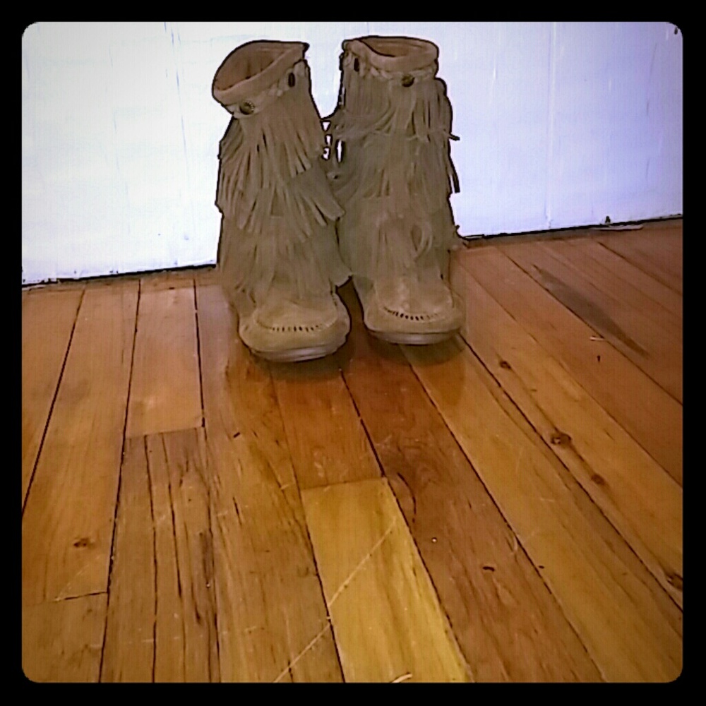 Im selling boots